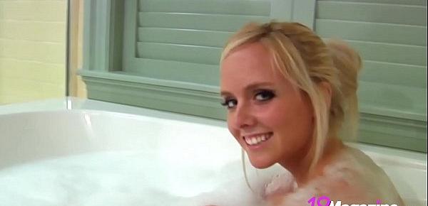  Big Boobed Teen Brittany Rubs A Dub Dub In The Tub!